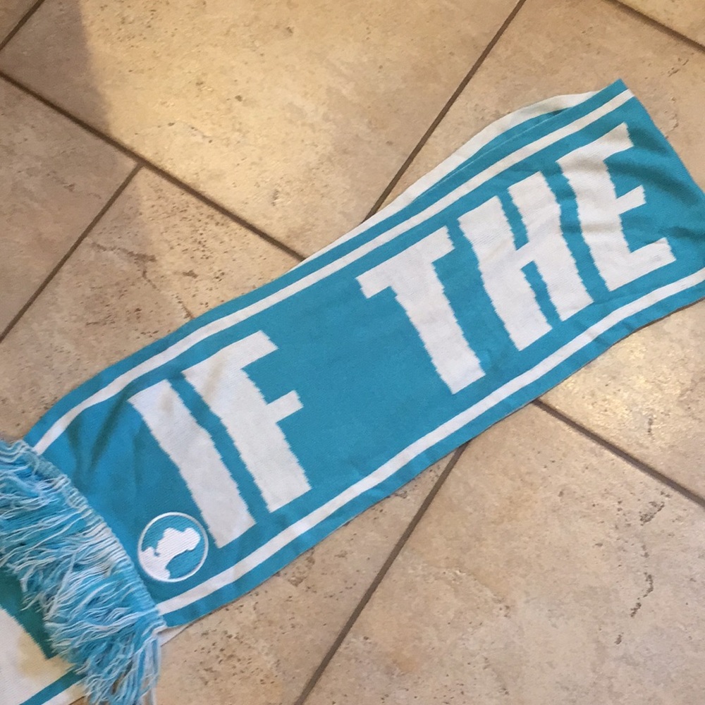 Disney Cinderella scarf “if the shoe fits”
